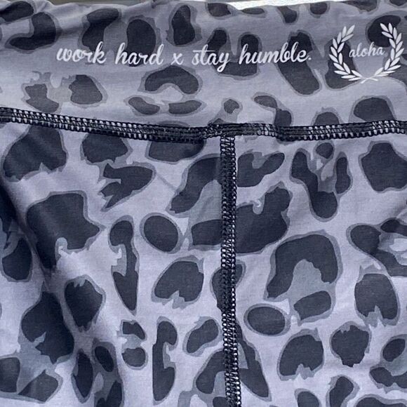 Aloha Fitness Women's Black Gray Leopard Print Pullon Leggings Size Medium - Picture 4 of 8